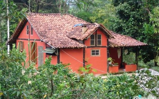 Sítio para venda na localidade Córrego dos Micos em Paraty. Área total do imóvel : 45.000 m2. Possui alvará de construção.