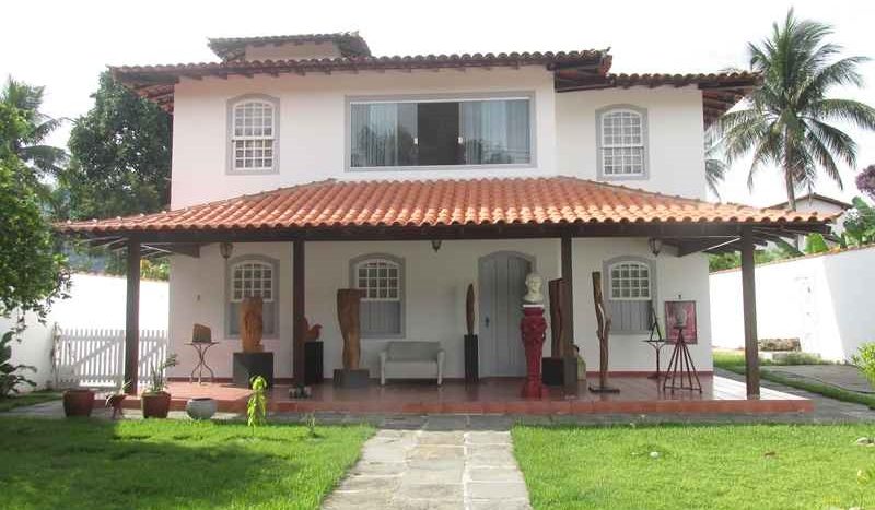Casa a venda em Paraty no bairro Caborê na avenida Beira Rio. Casa com potencial para se transformar em pousada com excelente localização.