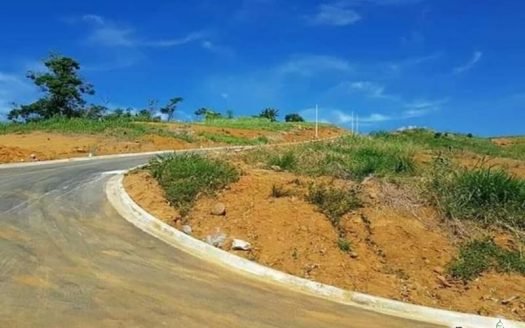 Terreno a venda em condomínio no bairro Ponte Branca em Paraty. Localizado em condomínio com portaria, próximo de cachoeiras e alambiques.