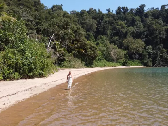 Terreno em área costeira a venda em Paraty