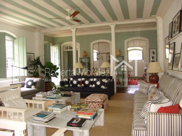 Casa com 05 suítes a venda no Centro Histórico de Paraty